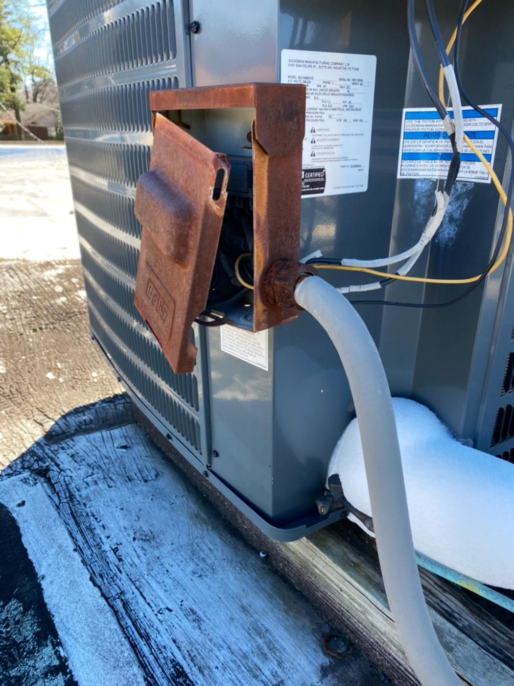 Packaged unit wiring and refrigerant lines during service